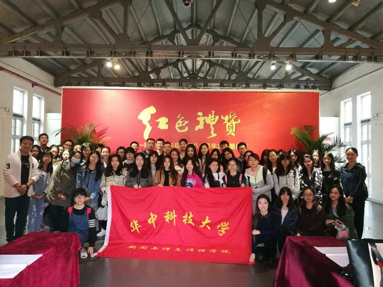 参观校史馆 参观校史馆